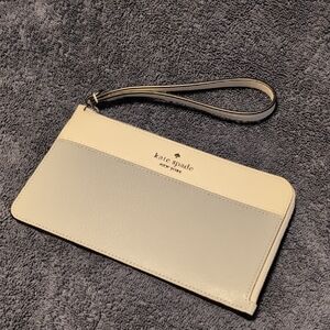 NWOT Kate Spade Lucy Cream and Gray Wristlet